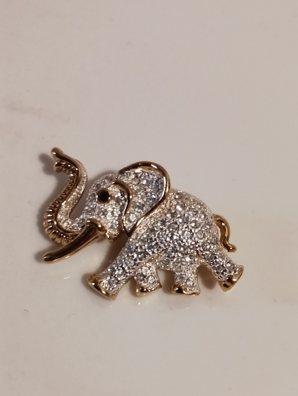 Sparkling Pave'Crystal Elephant Brooch With Gold Accents. 🐘⚜️🐘